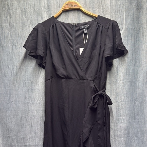 🏁 Elegant Black Maxi Dress size medium NWT - Picture 8 of 8